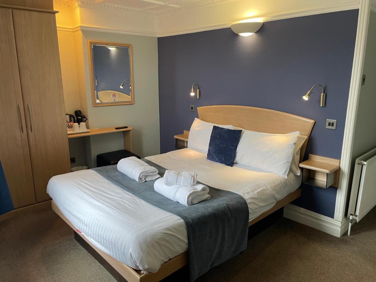 The George Hotel Whitby Bagian luar foto